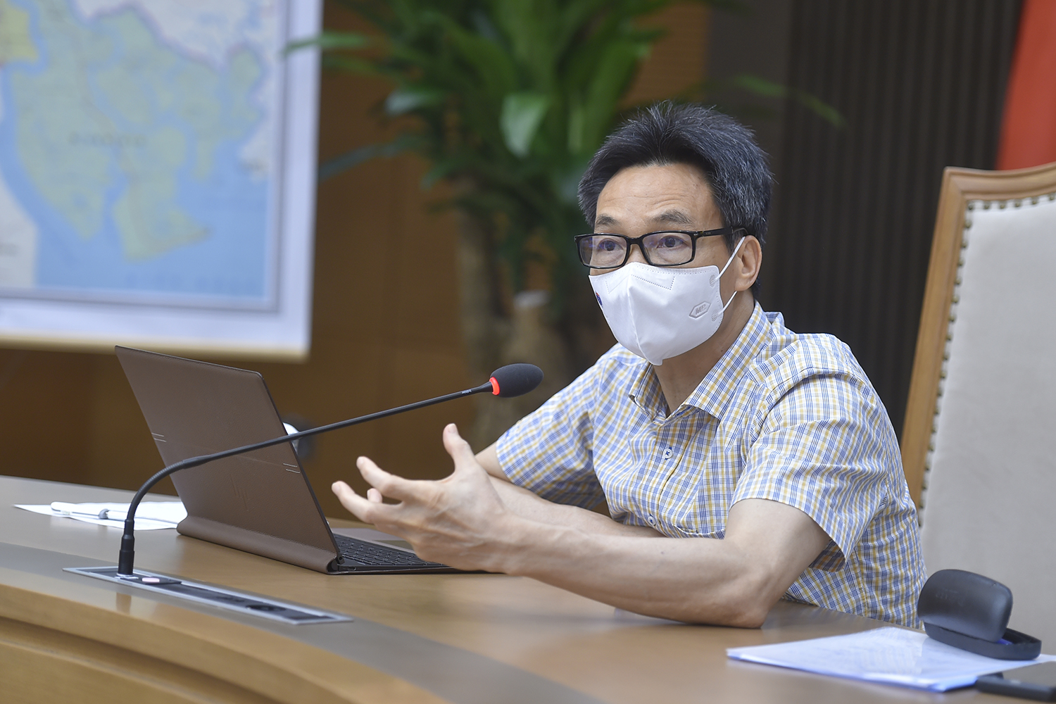 Phó Thủ tướng Vũ Đức Đam họp trực tuyến với TP.HCM về các biện pháp phòng, chống dịch Covid-19 chiều 7/7. Ảnh - VGP. 