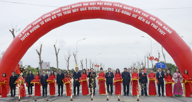 Tuyến đường từ khu đ&ocirc; thị Tr&acirc;u Quỳ qua đường Dương X&aacute; - Đ&ocirc;ng Dư đến ga Ph&uacute; Thụy được kh&aacute;nh th&agrave;nh v&agrave;o th&aacute;ng 1/2021.