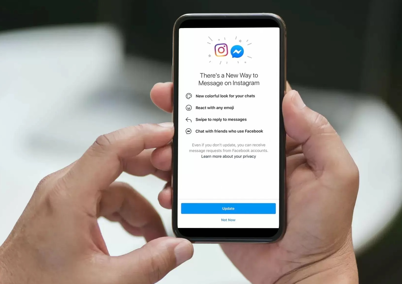 Sau một thời gian sử dụng, các ứng dụng này sẽ dụ người dùng cập nhật, yêu cầu đăng nhập bằng Facebook và dễ dàng lấy được mật khẩu truy nhập.