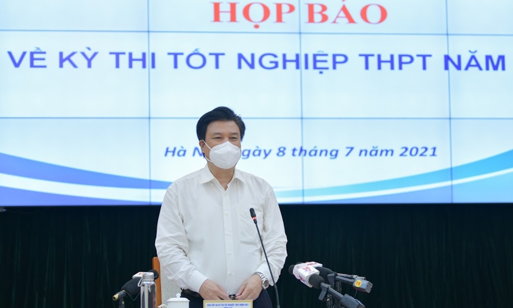 Thứ trưởng Bộ Giáo dục và Đào tạo Nguyễn Hữu Độ chủ trì buổi họp báo về kỳ thi tốt nghiệp THPT 2021