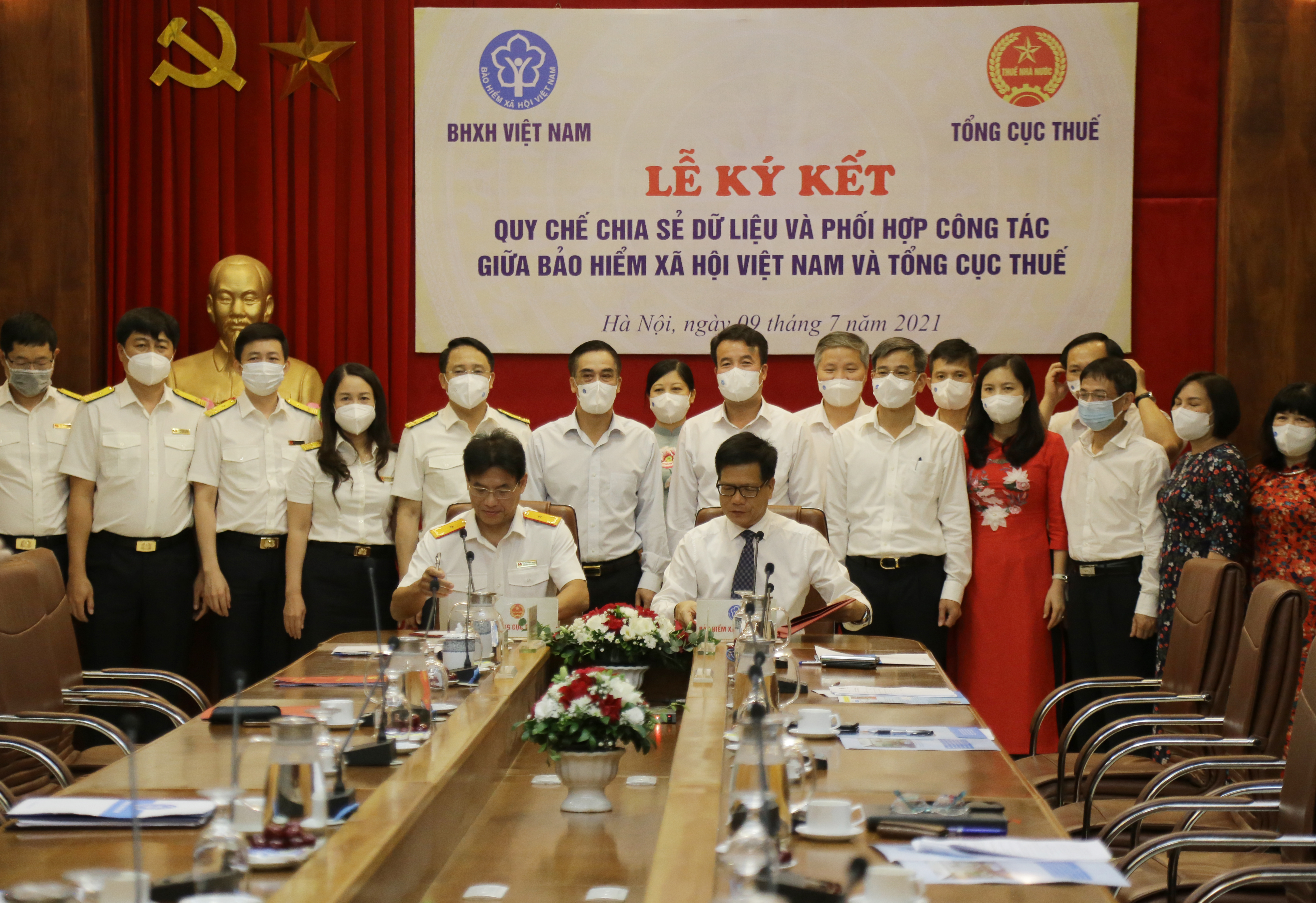 Hai ngành Bảo hiểm xã hội và Thuế ký quy chia sẻ dữ liệu và phối hợp sáng 9/7. Ảnh - BHXH Việt Nam. 