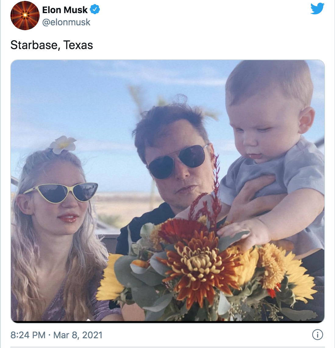 Musk chia sẻ ảnh chụp c&ugrave;ng bạn g&aacute;i v&agrave; con trai 10 th&aacute;ng tuổi tại Texas v&agrave;o th&aacute;ng 3/2021 - Ảnh: Twitter