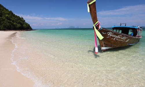 Du khách xếp hàng để đến Phuket, Thái Lan muốn mở cửa thêm 3 đảo