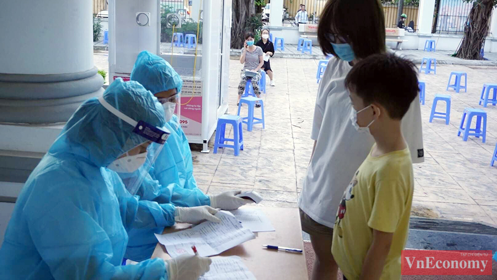Sáng 10/7, Trung tâm Y tế quận Thanh Xuân cho biết, Trung tâm Y tế quận đã lấy mẫu xét nghiệm cho 278 trường hợp trở về từ TP.HCM.