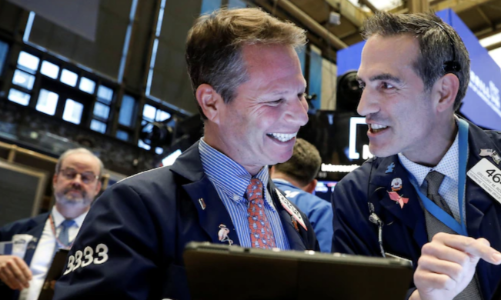 Chứng khoán Mỹ xanh rực, cả ba chỉ số cùng lập kỷ lục mới