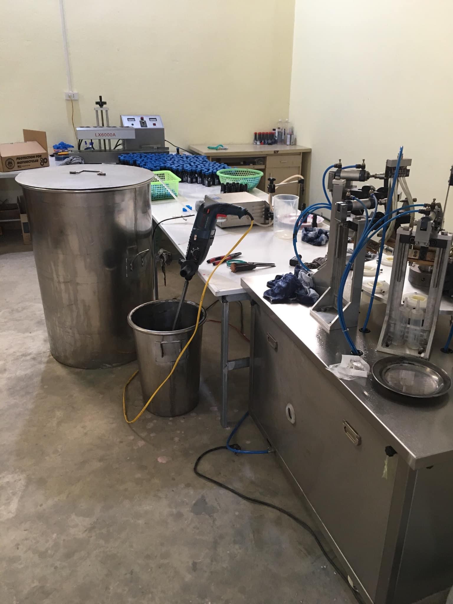 Dụng cụ m&aacute;y m&oacute;c sản xuất&nbsp;