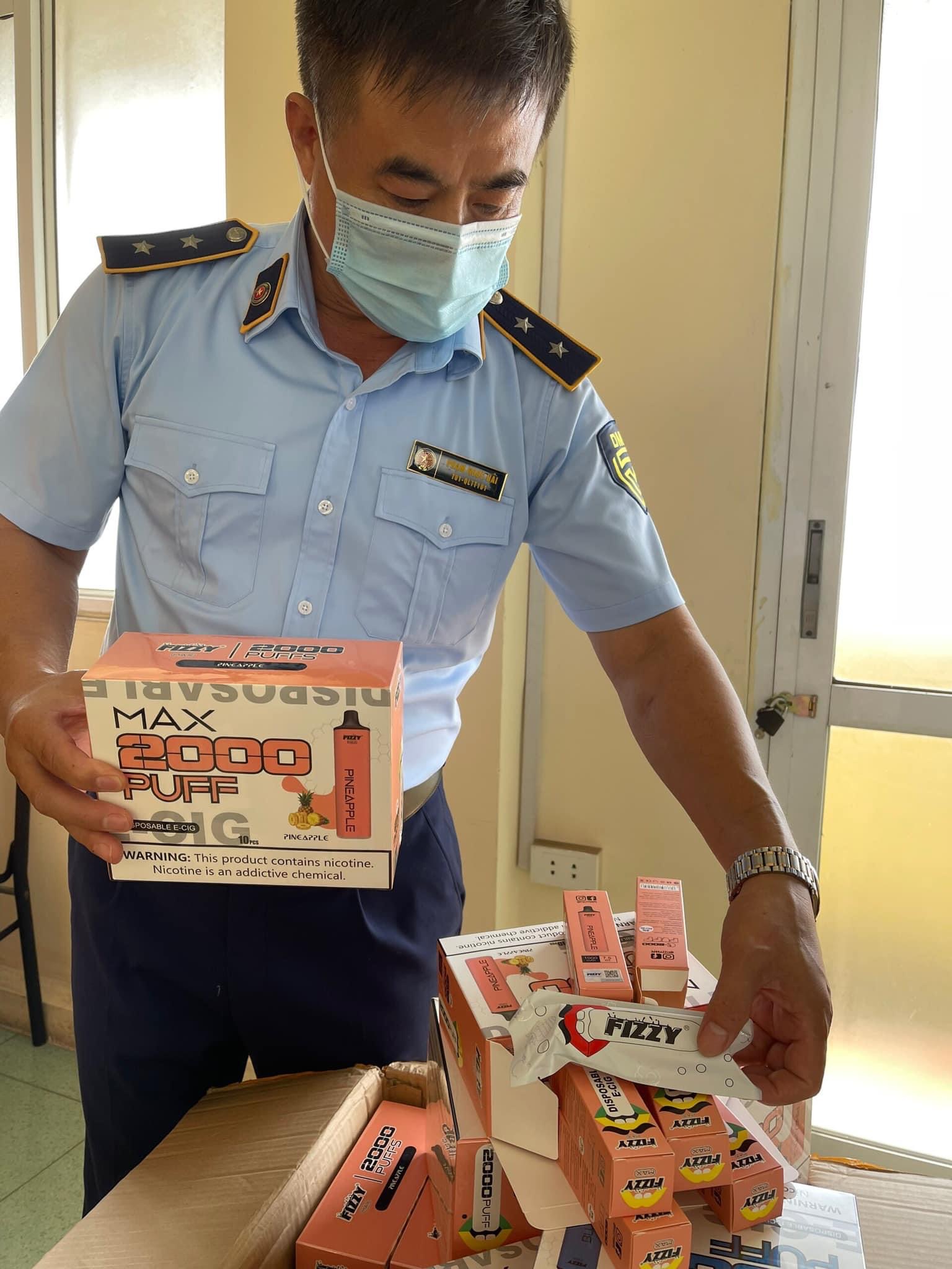 Sản phẩm thuốc l&aacute; điện tử Fizzy Max Pod Disposable 2000