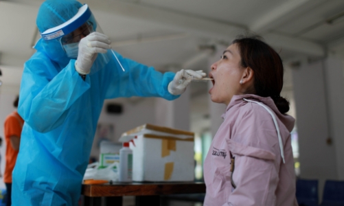 Nhiều doanh nghiệp tại TP.HCM và Long An được yêu cầu tạm ngưng hoạt động để chống Covid-19