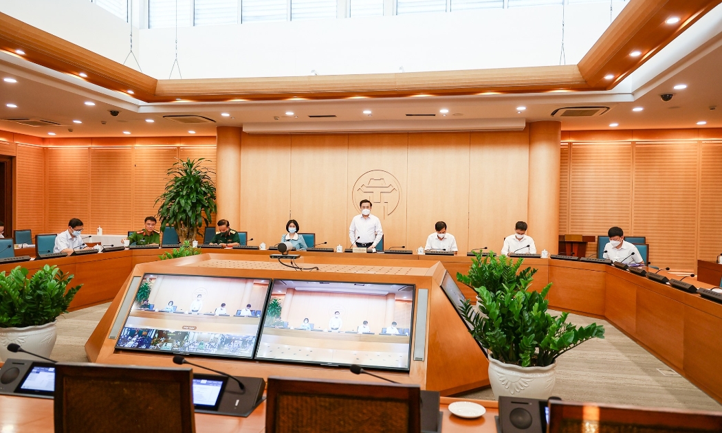 Phó Chủ tịch UBND TP. Hà Nội Chử Xuân Dũng phát biểu tại cuộc họp.