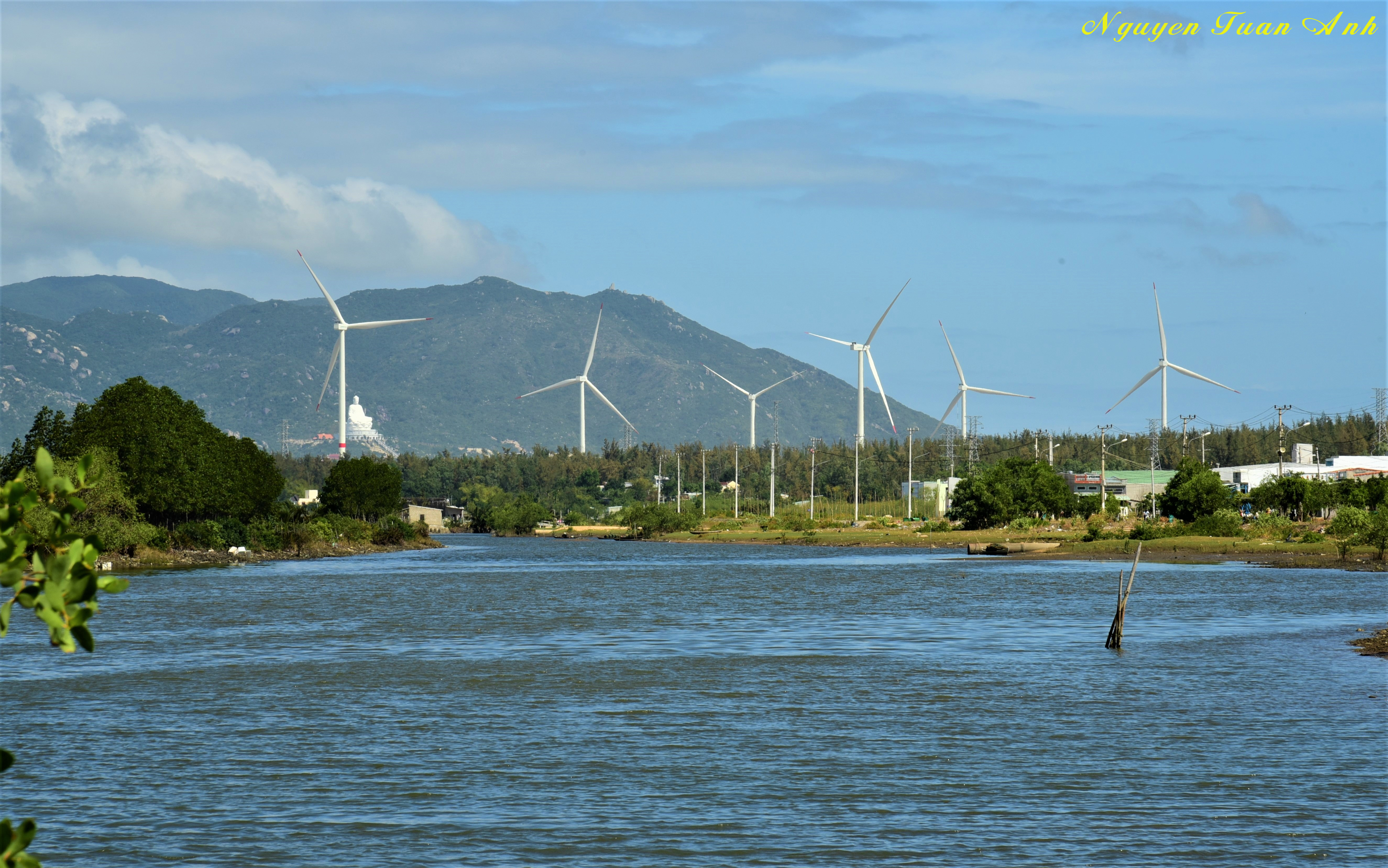 Nhà máy Phong Điện Phương Mai 3 (Bình Định) do Halcom Việt Nam làm chủ đầu tư, vận hành thương mại vào tháng 1/2020.