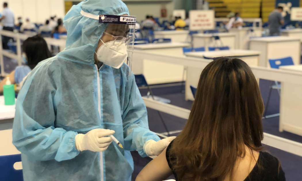 Tiêm vaccine là giải pháp tốt nhất phòng Covid-19. 
