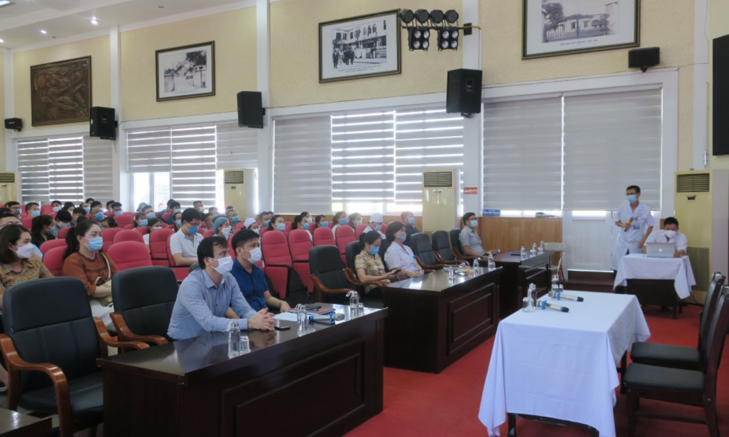 Các cán bộ nhân viên y tế tham gia tập huấn sẵn sàng lên đường hỗ trợ phòng, chống dịch Covid-19 tại TP.HCM.
