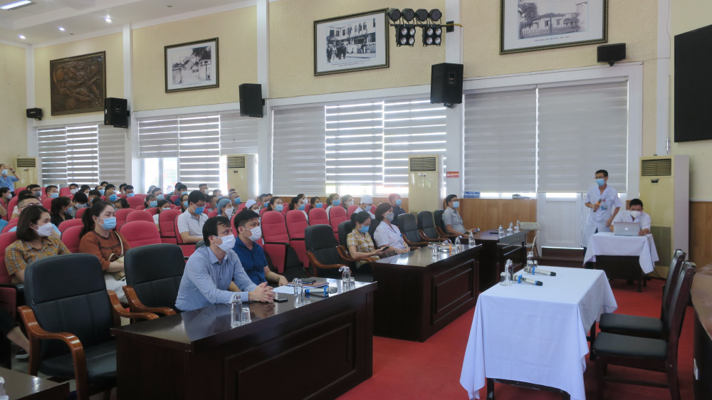 Các cán bộ nhân viên y tế tham gia tập huấn sẵn sàng lên đường hỗ trợ phòng, chống dịch Covid-19 tại TP.HCM.