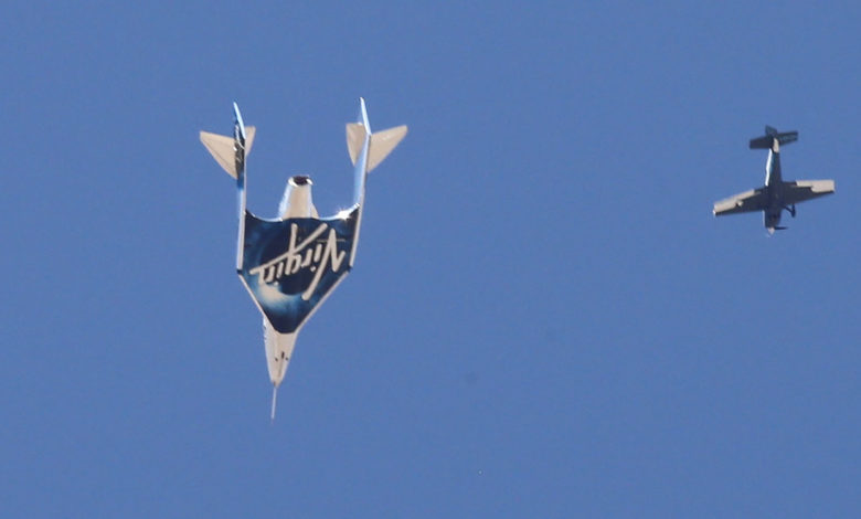 T&agrave;u chở &ocirc;ng Branson quay lại tr&aacute;i đất ng&agrave;y 11/7, đ&aacute;nh dấu th&agrave;nh c&ocirc;ng của chuyến bay vũ trụ lịch sử của tỷ ph&uacute; 70 tuổi. Dự kiến, Virgin Galactic sẽ ​​b&aacute;n v&eacute; thương mại v&agrave;o kh&ocirc;ng gian gi&aacute; 250.000 USD/người.