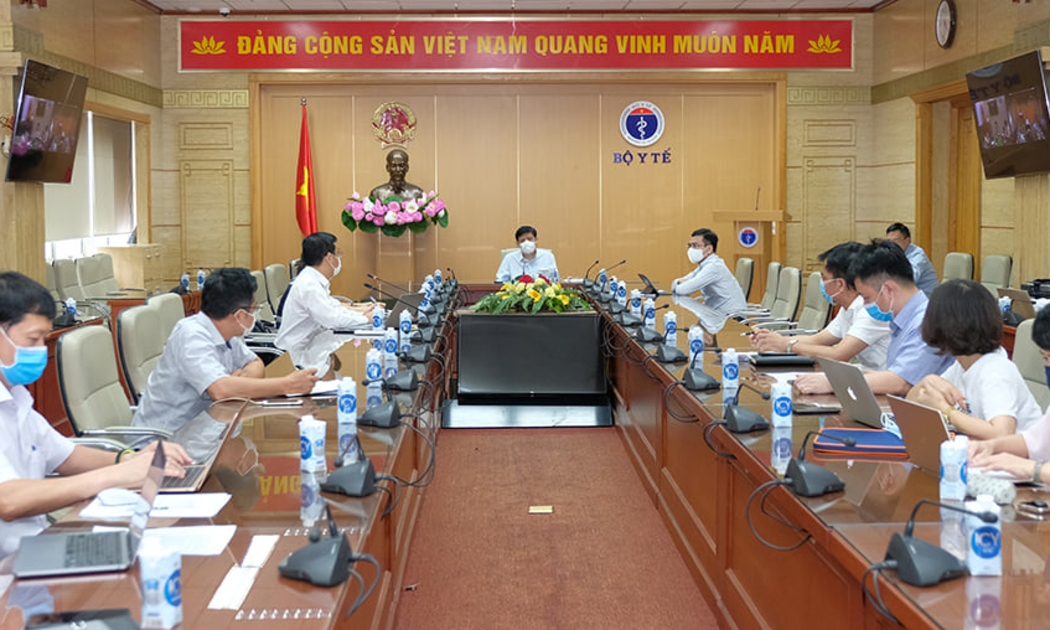 Bộ trưởng Bộ Y tế Nguyễn Thanh Long có cuộc làm việc với Bộ phận thường trực phòng, chống dịch của Bộ Y tế tại TP.HCM.