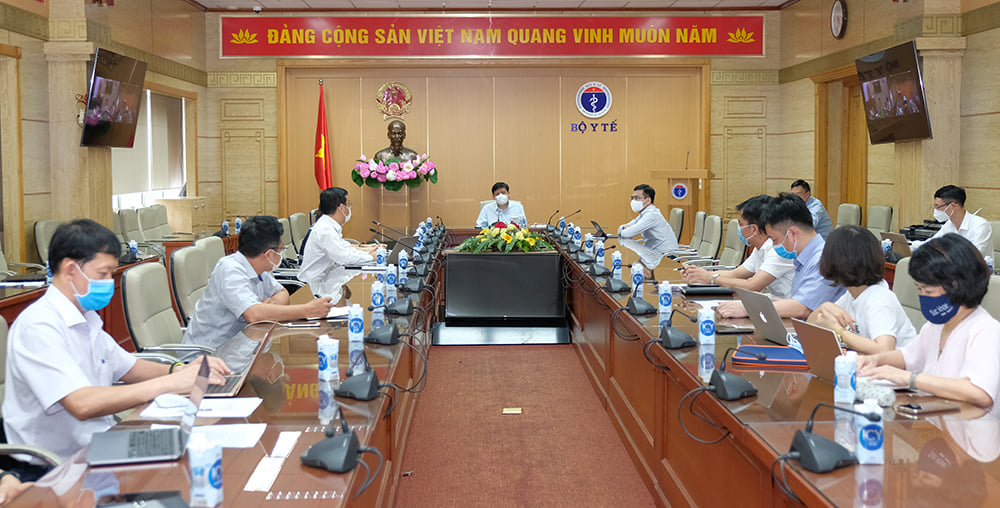 Bộ trưởng Bộ Y tế Nguyễn Thanh Long có cuộc làm việc với Bộ phận thường trực phòng, chống dịch của Bộ Y tế tại TP.HCM.
