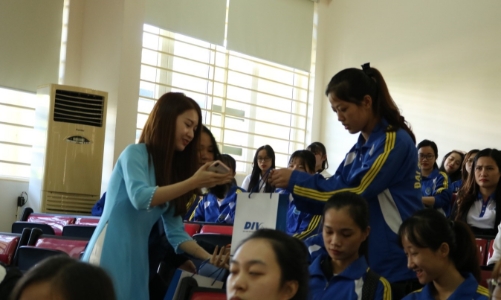 Quyết tâm vượt qua khó khăn, thực hiện tốt “mục tiêu kép” 