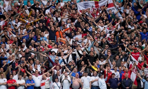 Gỡ bỏ hạn chế phòng dịch, sống chung với Covid-19: Quá sớm, quá nguy hiểm?