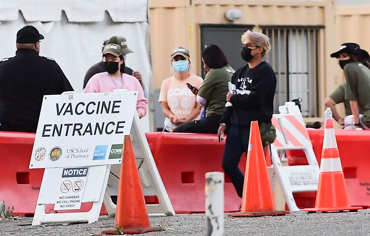 Hầu hết quyết định về ph&ograve;ng chống dịch Covid-19 ở Mỹ được giao cho ch&iacute;nh quyền địa phương v&agrave; c&aacute;c doanh nghiệp - Ảnh: Getty Images