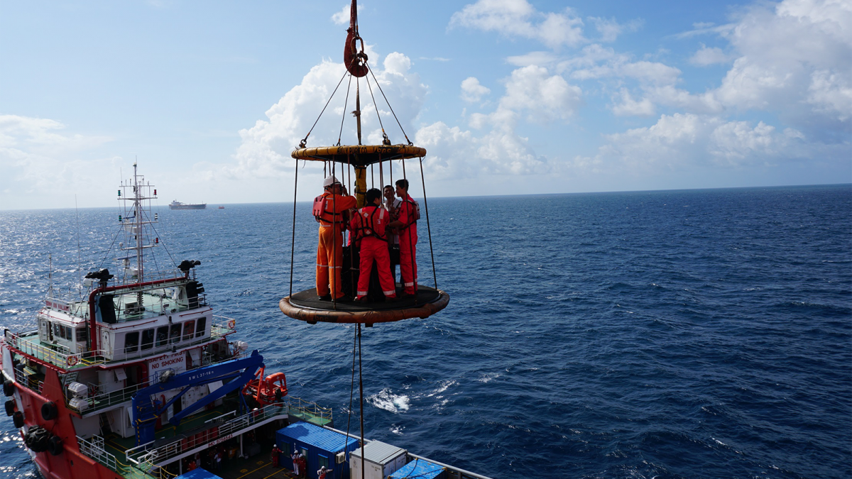 Lượng dầu khai thác cao cùng với việc giá dầu thế giới tăng đã giúp Petrovietnam hoàn thành tốt các chỉ tiêu tài chính.