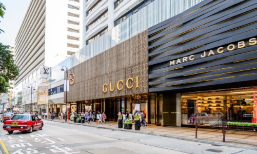 Thời trang xa xỉ chuyển động theo mùa dịch 