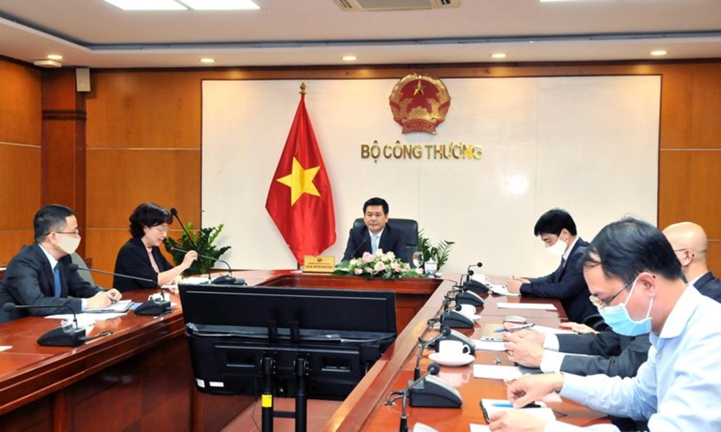Phía Việt Nam, ông Nguyễn Hồng Diên, Bộ trưởng Bộ Công Thương chủ trì cuộc họp