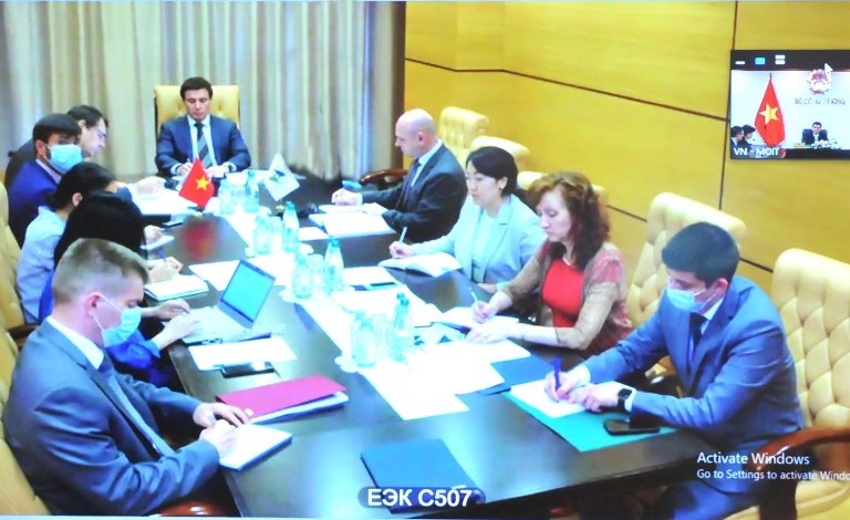 Ông Andrey Slepnev, Bộ trưởng phụ trách Thương mại, Ủy ban Kinh tế Á – Âu chủ trì buổi làm việc