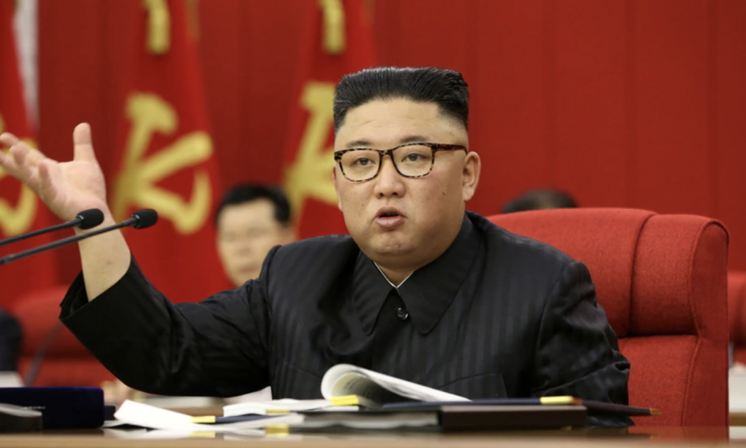 Nhà lãnh đạo Triều Tiên Kim Jong Un trong một cuộc họp hôm 17/6/2012 - Ảnh: KCNA/Reuters.