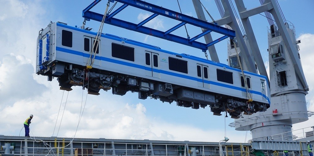 Thêm hai đoàn tàu số 6 và 7 của tuyến metro số 1 về đến TP.HCM