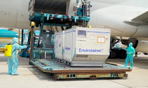 Thêm 921.400 liều vaccine AstraZeneca về Việt Nam