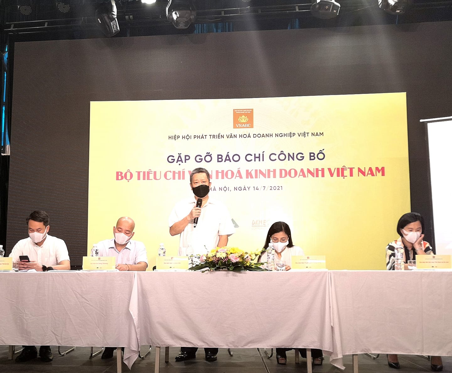 H&igrave;nh ảnh tại buổi họp b&aacute;o&nbsp;c&ocirc;ng bố Bộ ti&ecirc;u ch&iacute; văn h&oacute;a kinh doanh Việt Nam.