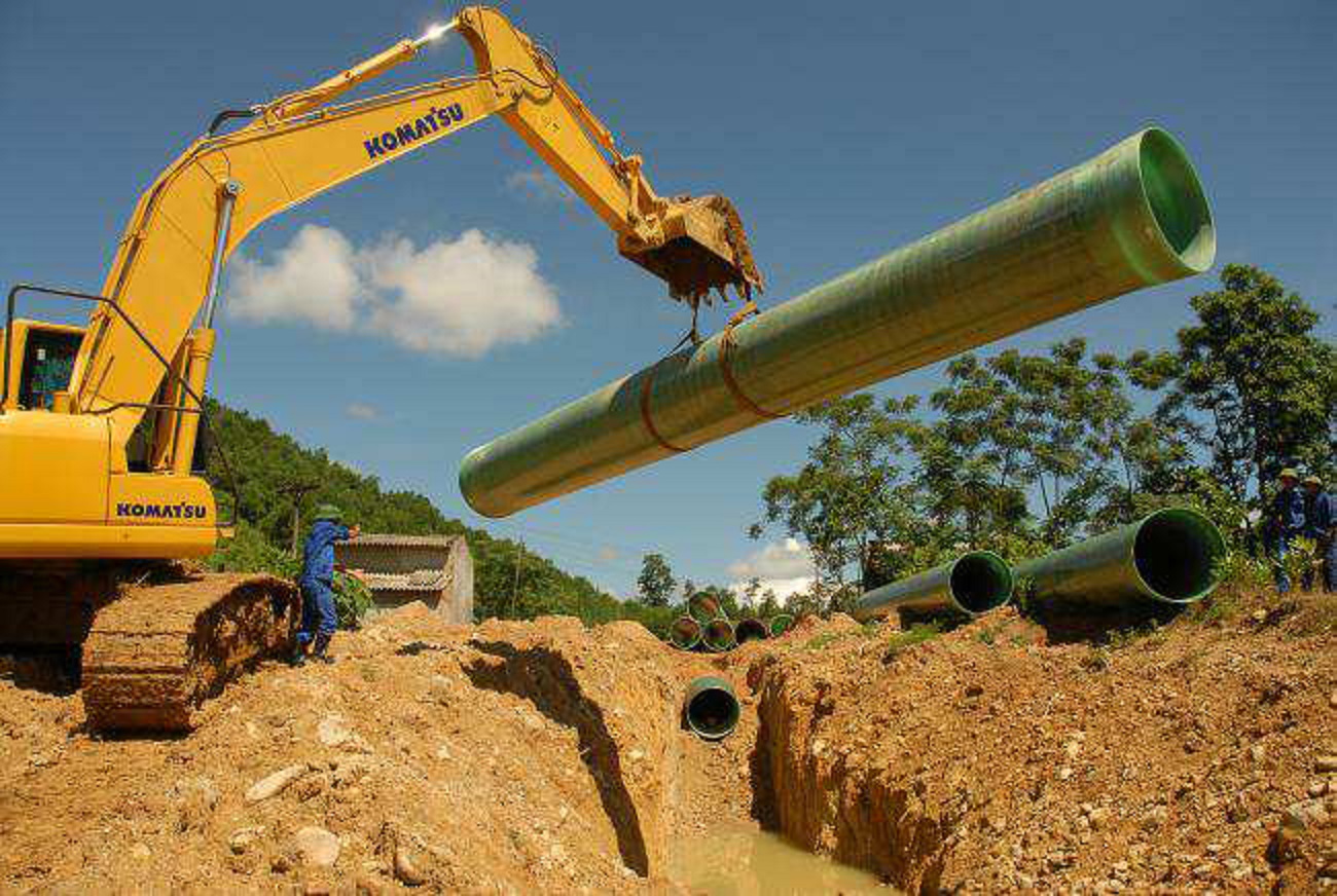 Lắp đặt đường ống là giải pháp hiệu quả cho ngành thủy lợi.