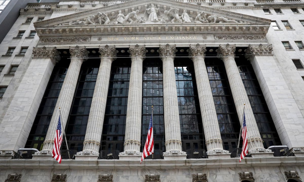 Mặt ngoài Sở giao dịch chứng khoán New York (NYSE) - Ảnh: Reuters.