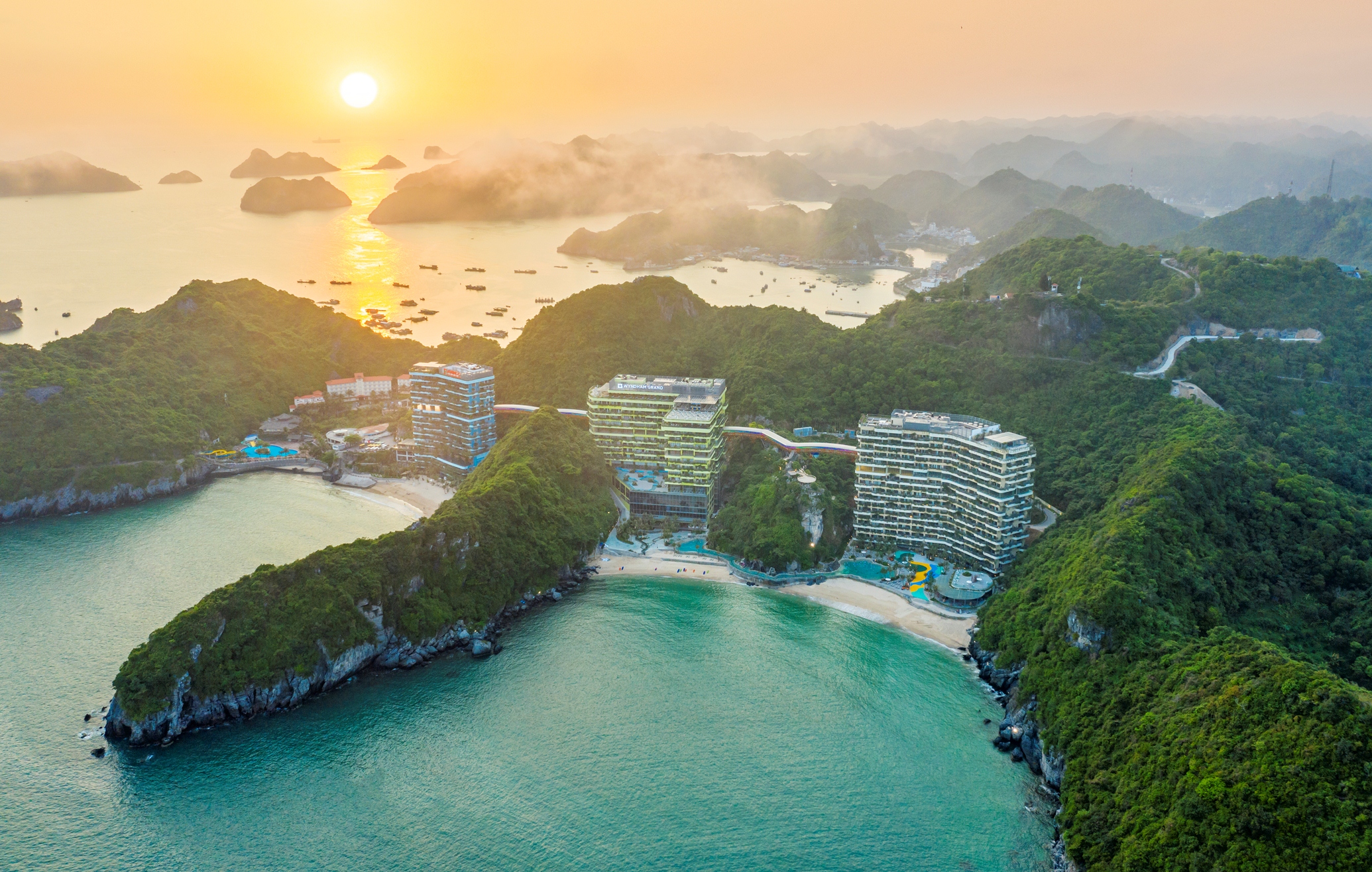 Flamingo Cát Bà sở hữu Tổ hợp phòng tiệc và hội nghị quy mô, hội tụ mọi yếu tố để mang lại những buổi hội nghị, hội thảo, sự kiện đẳng cấp của các doanh nghiệp.