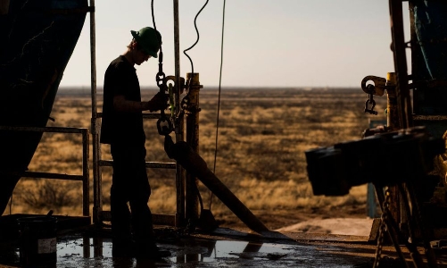 Khả năng OPEC+ nâng sản lượng tiếp tục kéo giá dầu sụt mạnh