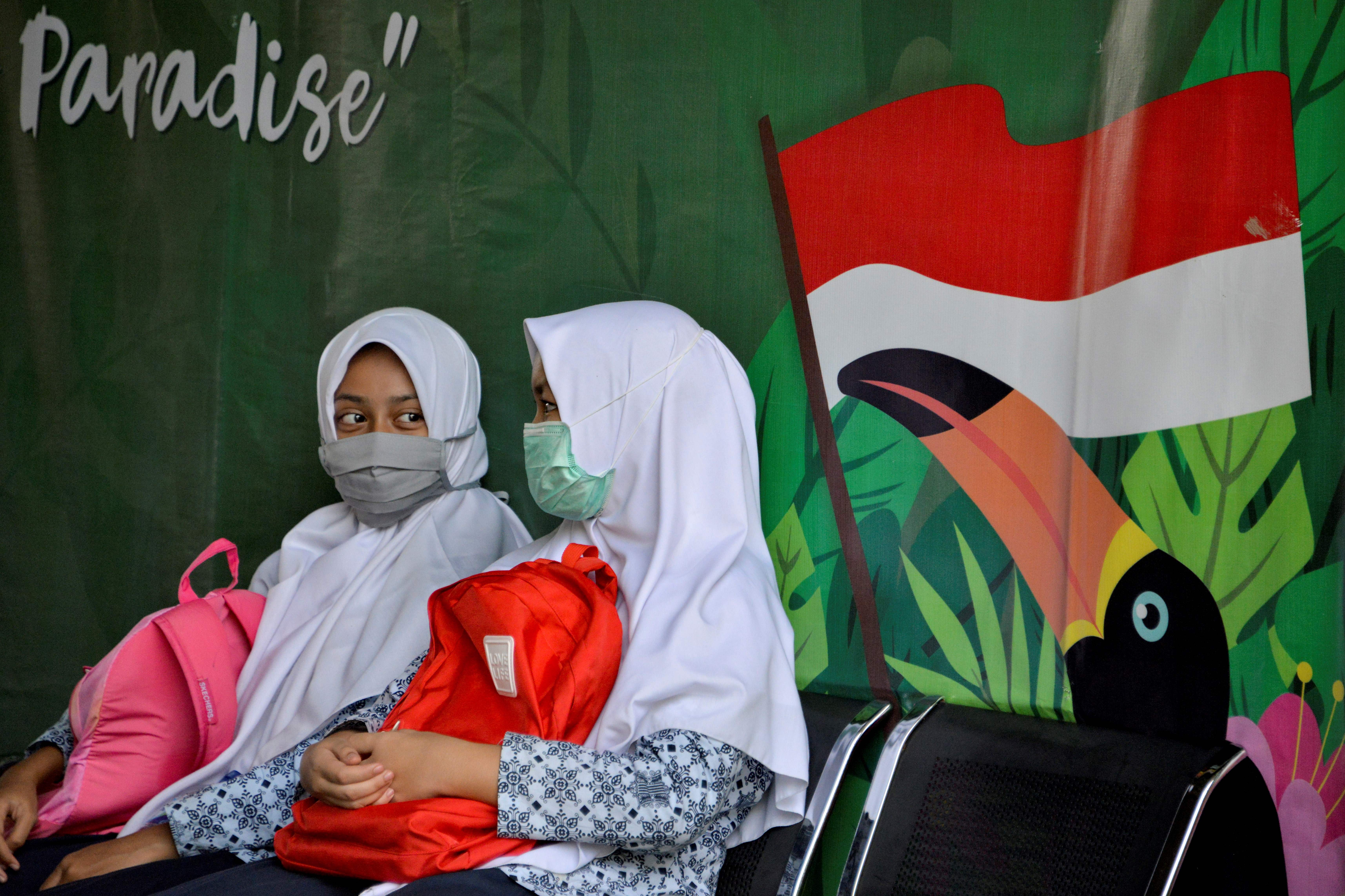 Học sinh tại một trường trung học cơ sở Hồi giáo ở Banda Aceh, Indonesia ngày 10/6/2020 - Ảnh: Getty Images