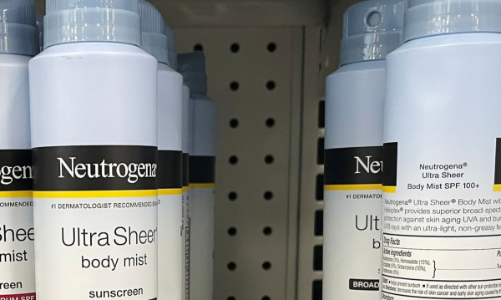 Johnson & Johnson thu hồi 5 loại kem chống nắng chứa chất gây ung thư