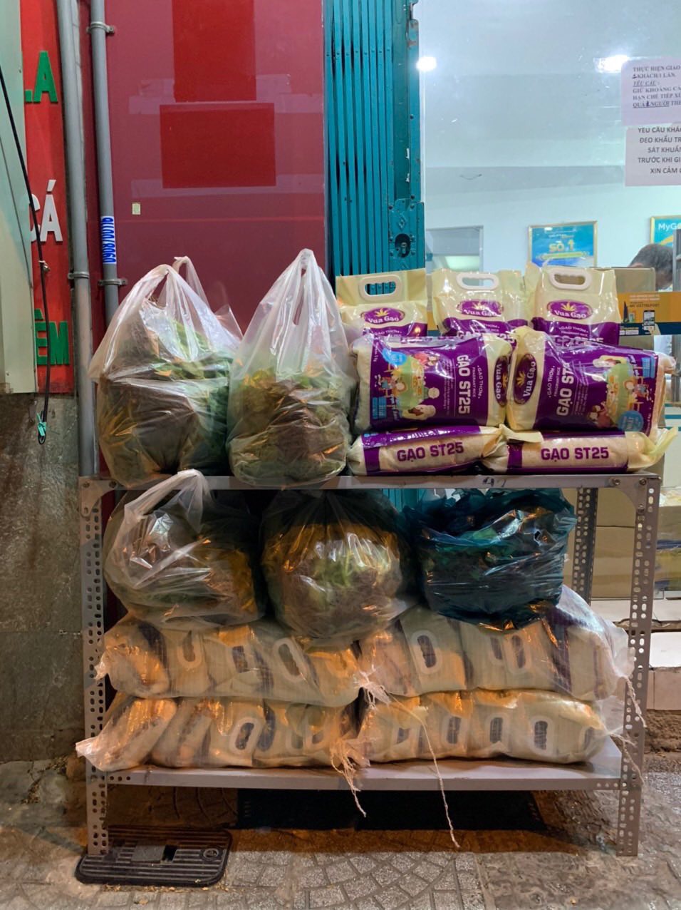 Nhiều điểm b&aacute;n thực phẩm bổ sung sẽ ch&iacute;nh thức khởi động, sử dụng cửa h&agrave;ng hiện c&oacute; của đơn vị đang hoạt động.