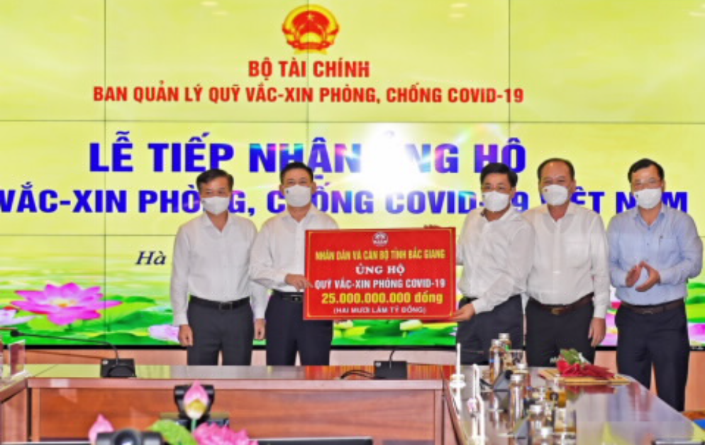 UBND tỉnh Bắc Giang đóng góp ủng hộ 25 tỷ đồng vào Quỹ vaccine