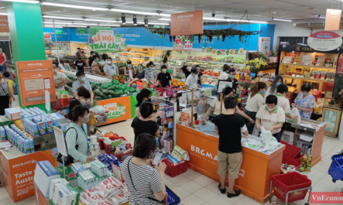 Người dân Hà Nội đổ xô đi mua hàng tích trữ, siêu thị đông nghẹt