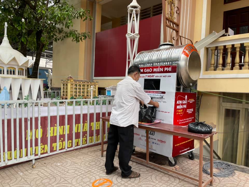 ATM gạo nhận diện khuôn mặt, tặng miễn phí cho người dân tại TP.HCM.