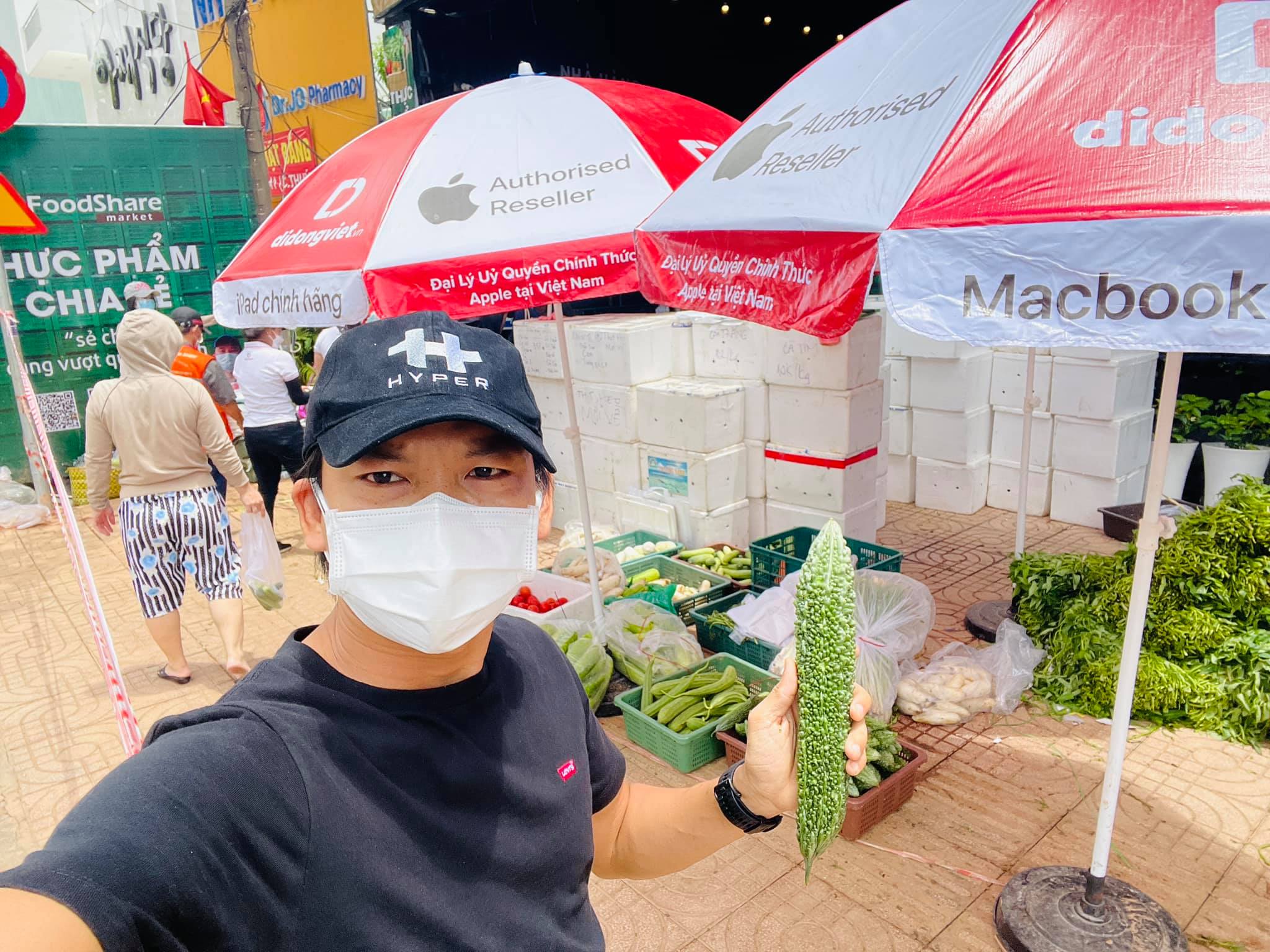 CEO Đạt luôn có mặt tại cửa hàng Foodshare đầu tiên số 67 Nguyễn Hữu Cảnh, Bình Thạnh, TP.HCM.