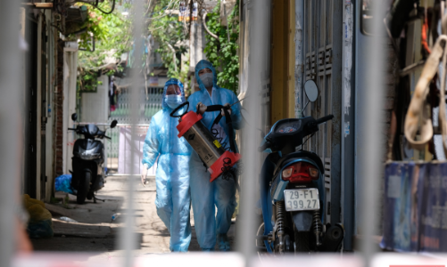 Hà Nội: Phong tỏa khu tập thể có 2 gia đình sát cạnh nhau ghi nhận 10 người là F0