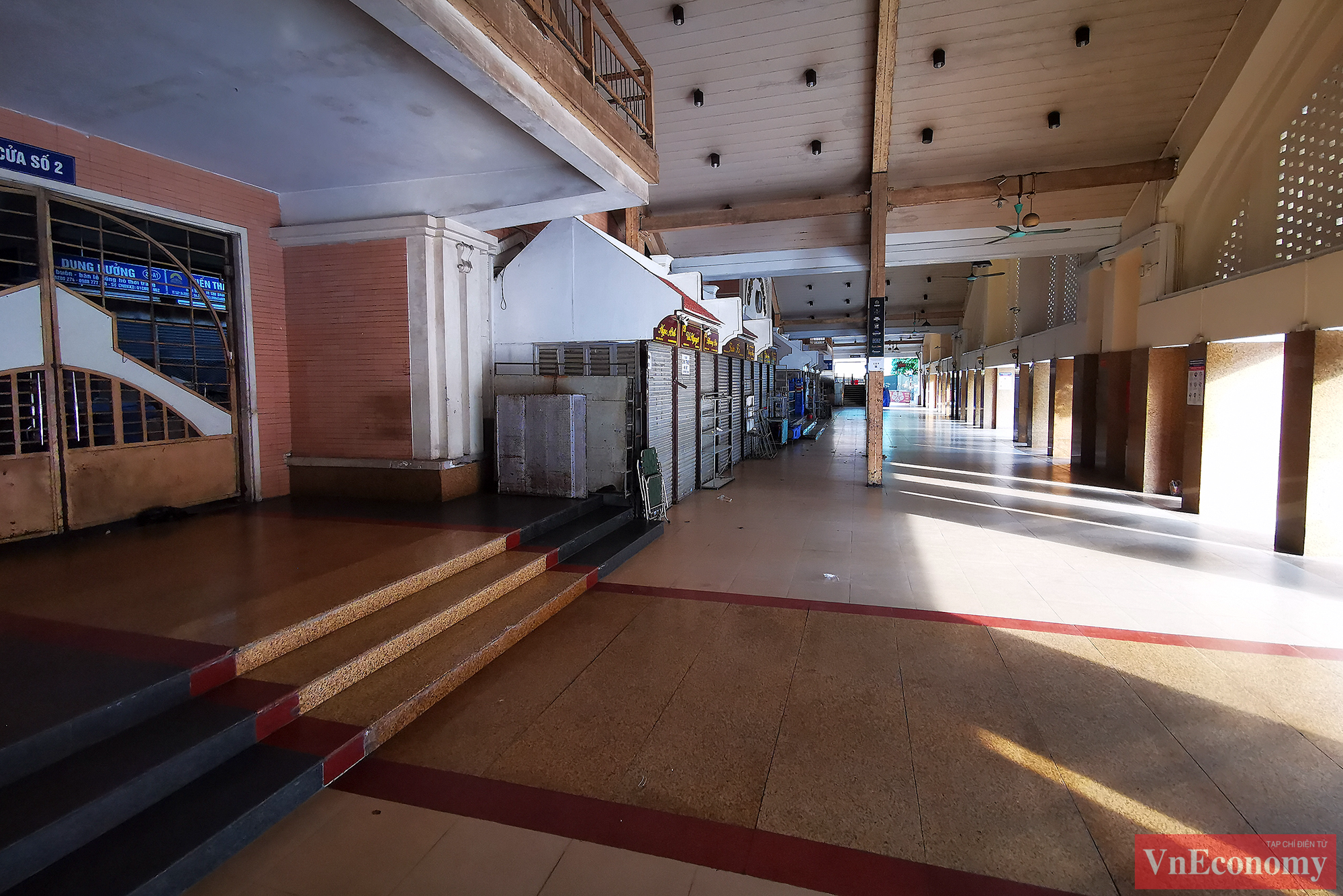 Chợ Đồng Xu&acirc;n vốn l&agrave; khu chợ đầu mối, l&agrave; kh&ocirc;ng gian mua b&aacute;n của nhiều tiểu thương v&agrave; l&agrave; sự lựa chọn của nhiều người d&acirc;n thủ đ&ocirc; H&agrave; Nội.&nbsp;