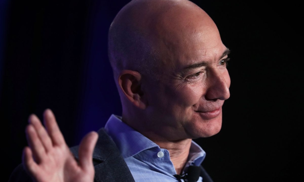 Tỷ phú giàu nhất thế giới Jeff Bezos - Ảnh: Vox.
