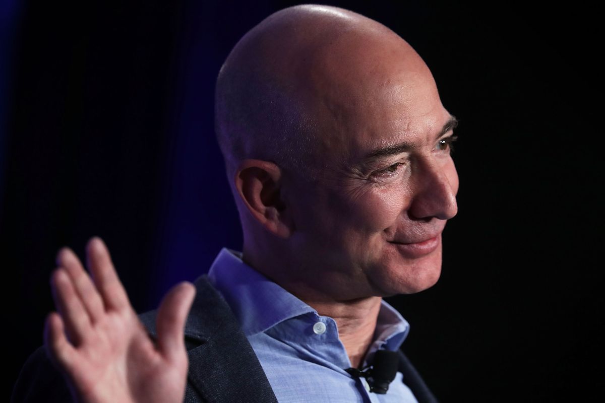 Tỷ phú giàu nhất thế giới Jeff Bezos - Ảnh: Vox.