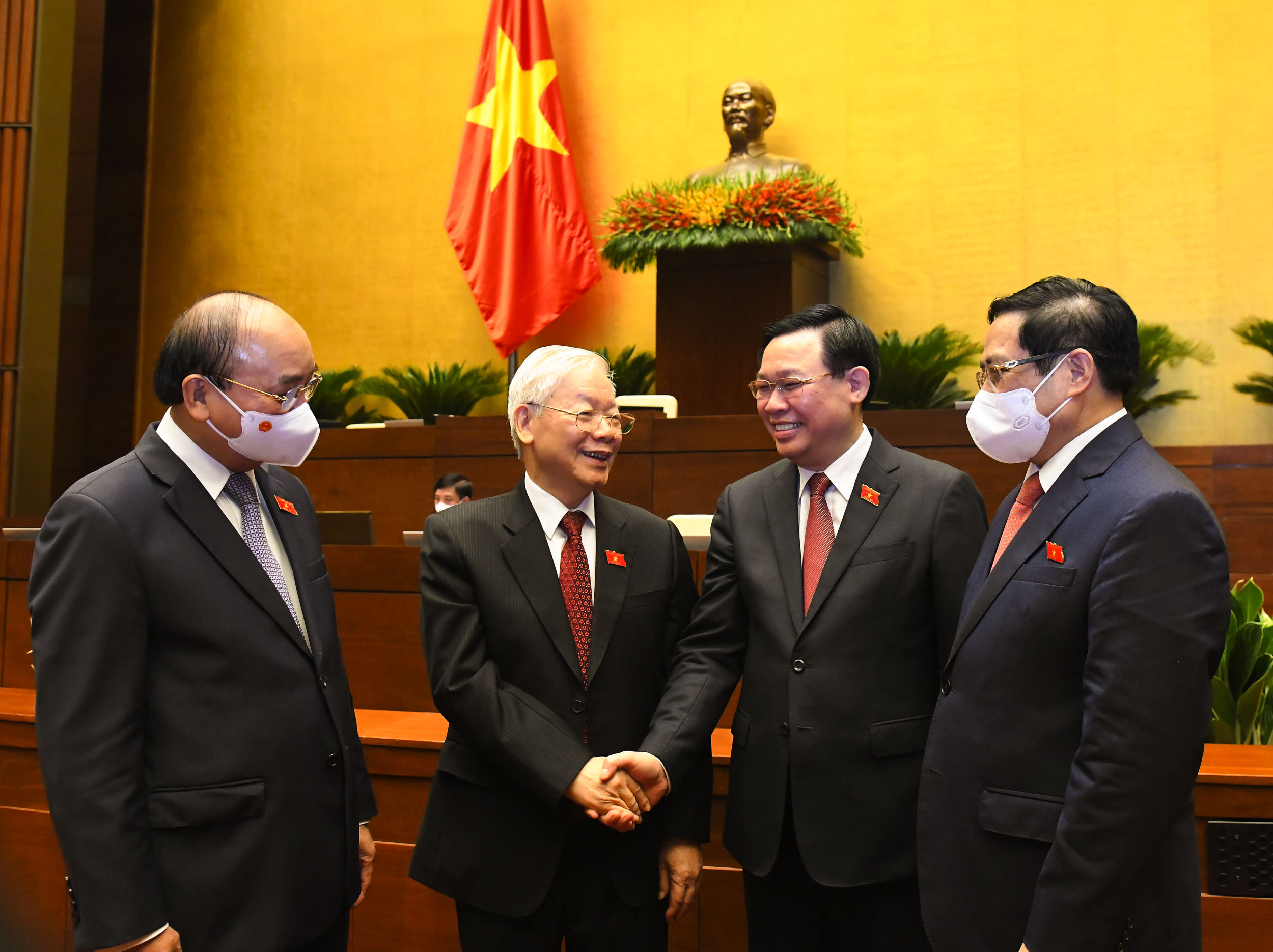 Từ trái sang phải: Chủ tịch nước Nguyễn Xuân Phúc, Tổng Bí thư Nguyễn Phú Trọng, Chủ tịch Quốc hội Vương Đình Huệ và Thủ tướng Chính phủ Phạm Minh Chính - Ảnh: Quochoi.vn