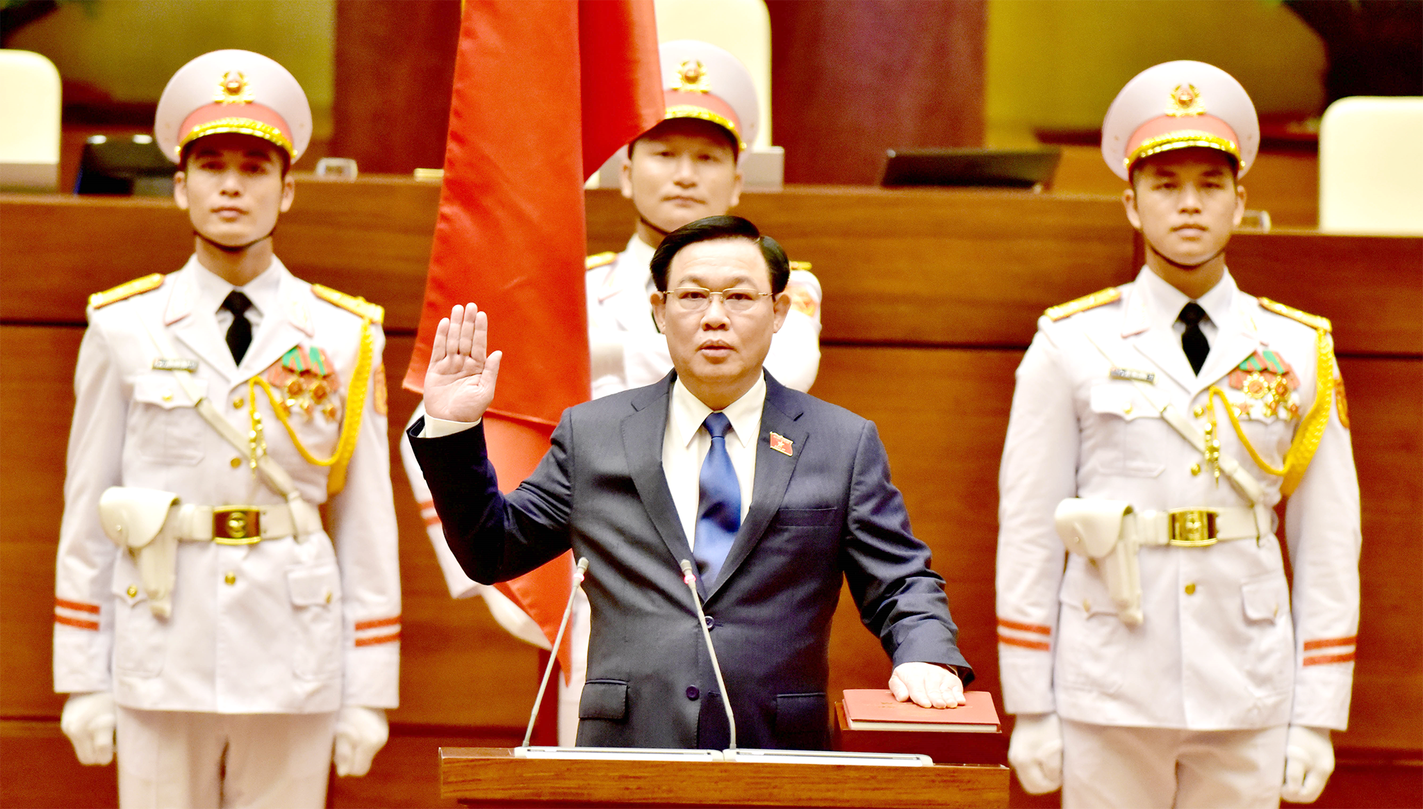 Ông Vương Đình Huệ tuyên thệ nhậm chức Chủ tịch Quốc hội khóa VX - Ảnh: VGP