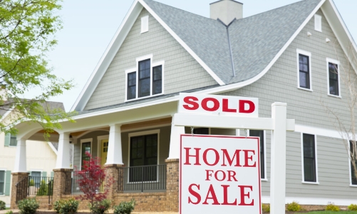 Cơn sốt địa ốc đặt các ngân hàng trung ương vào thế khó