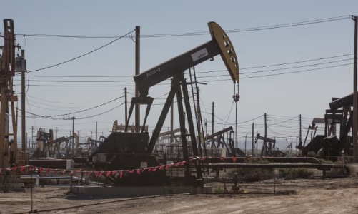 Giá dầu “bốc hơi” 7% vì OPEC+ tăng sản lượng, biến chủng Delta lan rộng